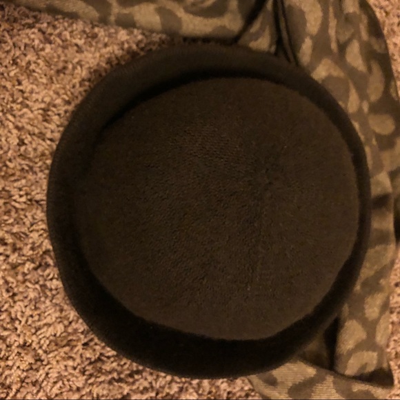 free scarf with brown hat - - Picture 8 of 8